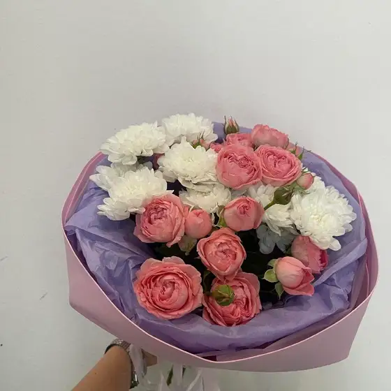 Букет с кустовыми розами