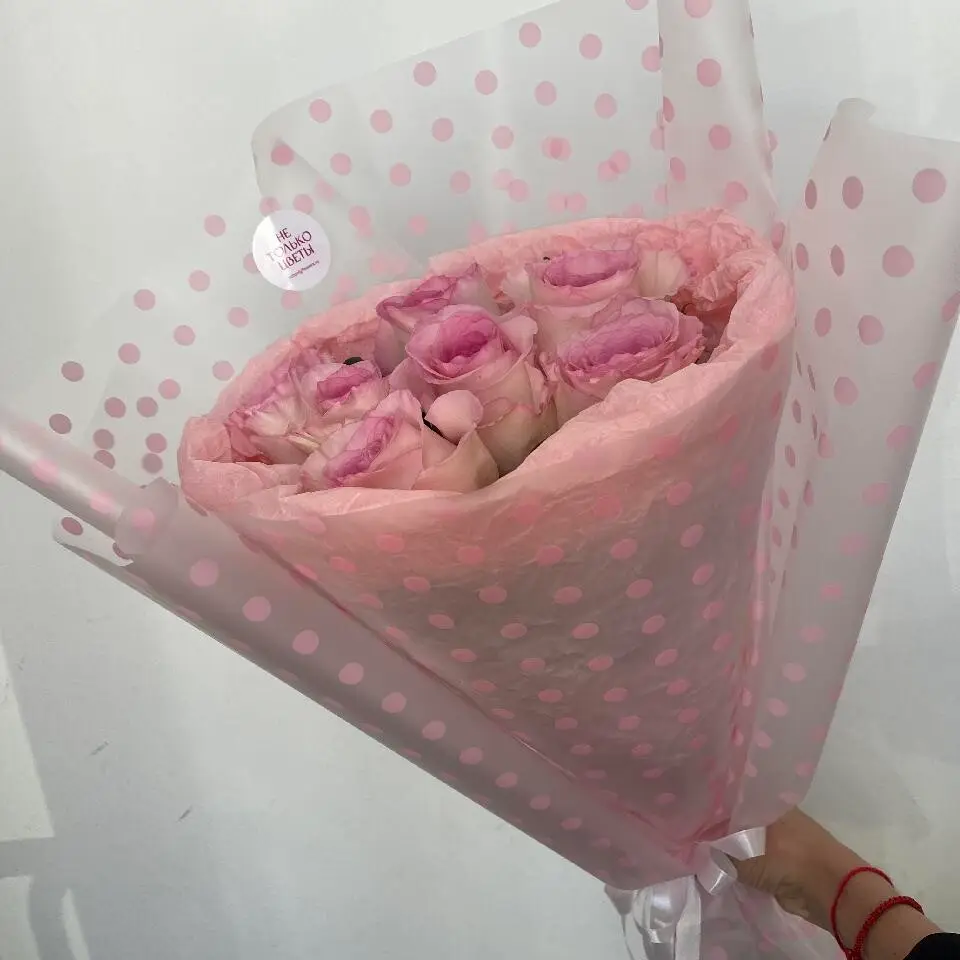 Букет из розовых роз