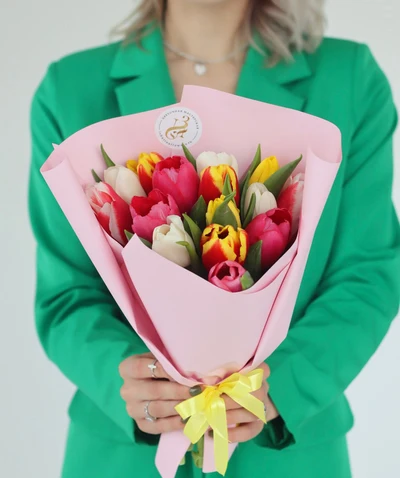 Букет из 15 тюльпанов микс