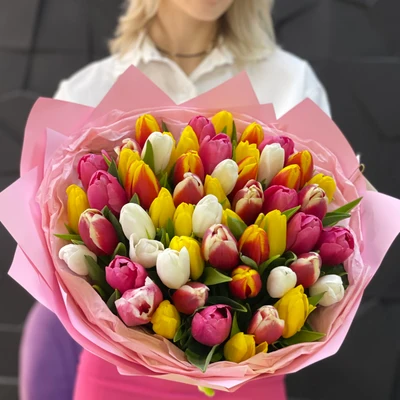 Букет из 55 тюльпанов микс